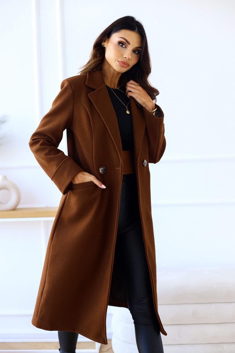 Elegant Double-Breasted Woolen Coat with Lapel